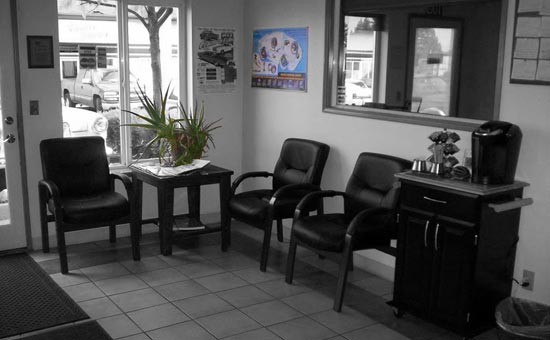 A clean and organized waiting area in an auto repair shop, designed for customer comfort and satisfaction
