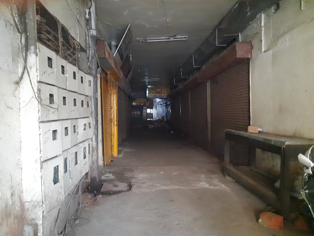 Auto repair shop with multiple bays